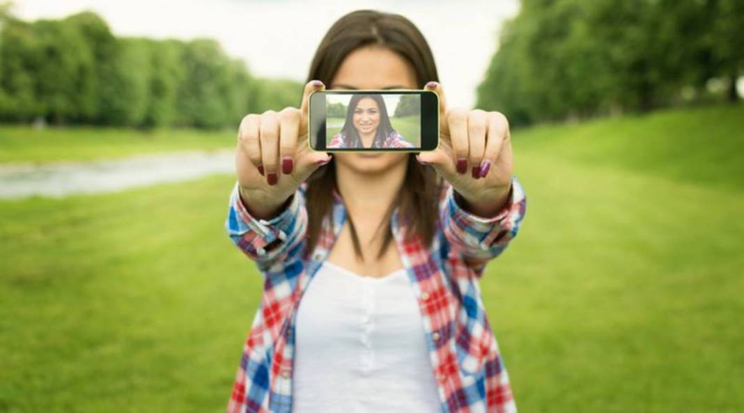 Modellerin poz verme sırrı ortaya çıktı: Instagram'da beğeni yağacak! Fotoğraflarda güzel görünmek için harika öneriler 6